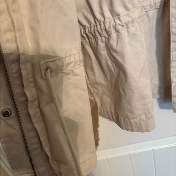 Lightweight Jacket - Picture 4 of 4